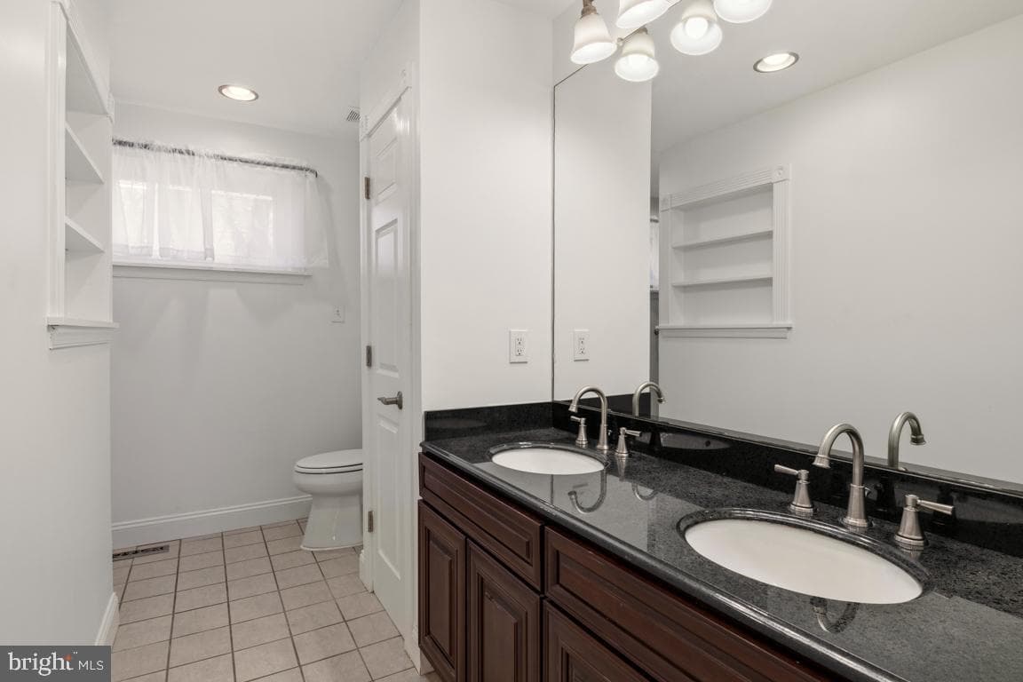 416 Stuart Ln photo 18