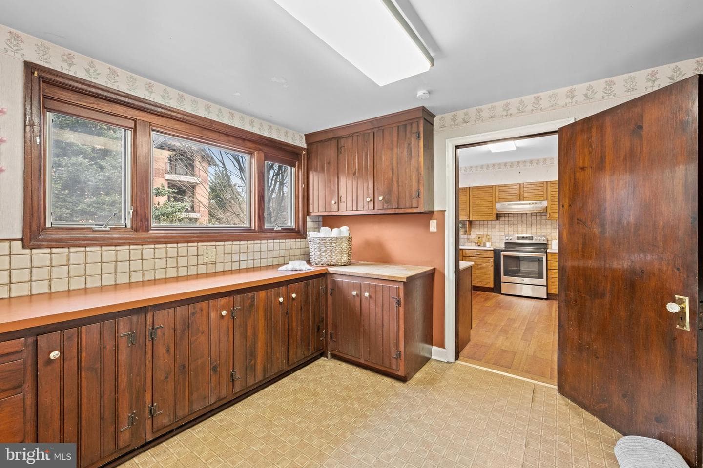 111 E Montgomery Avenue photo 27