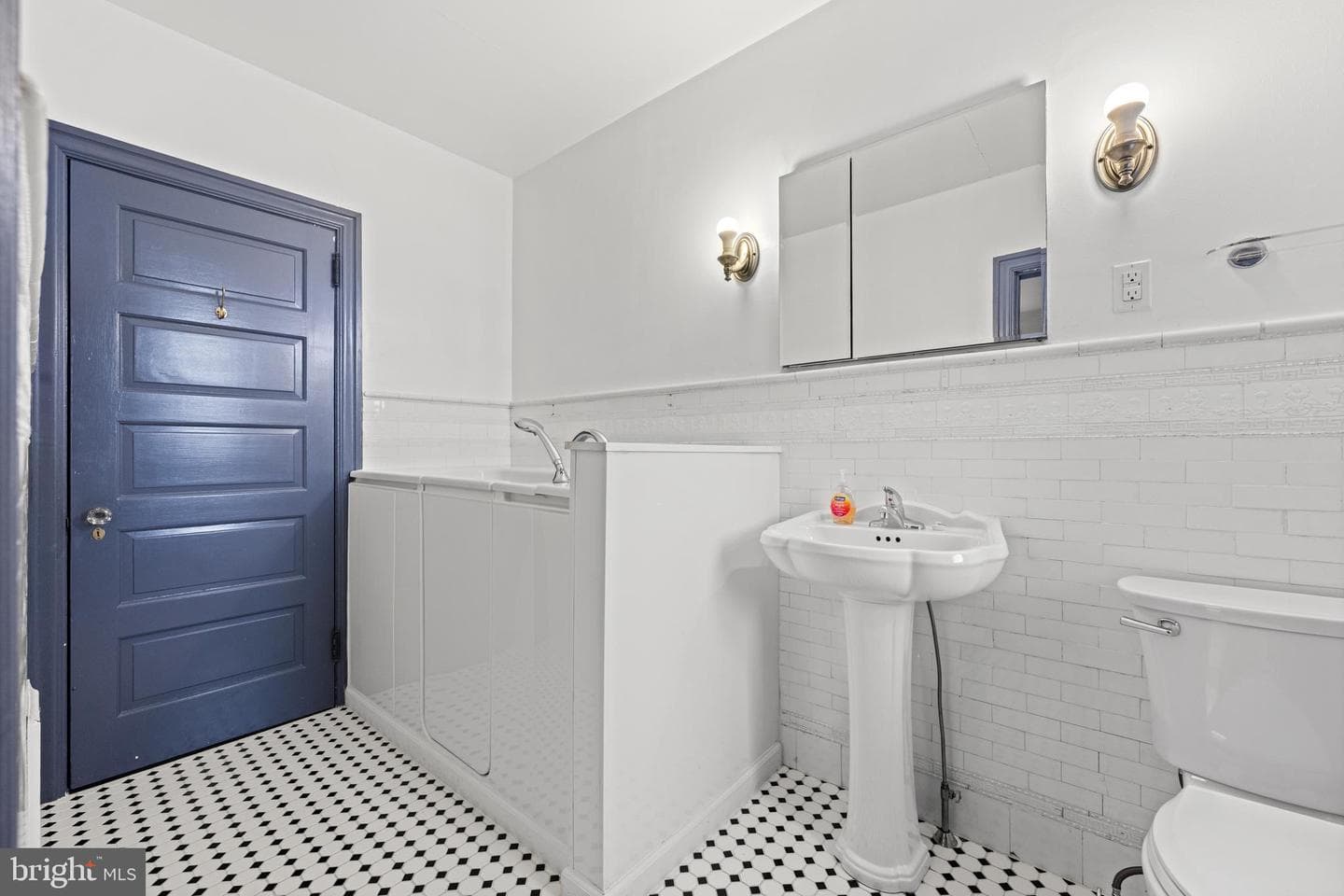 111 E Montgomery Avenue photo 37