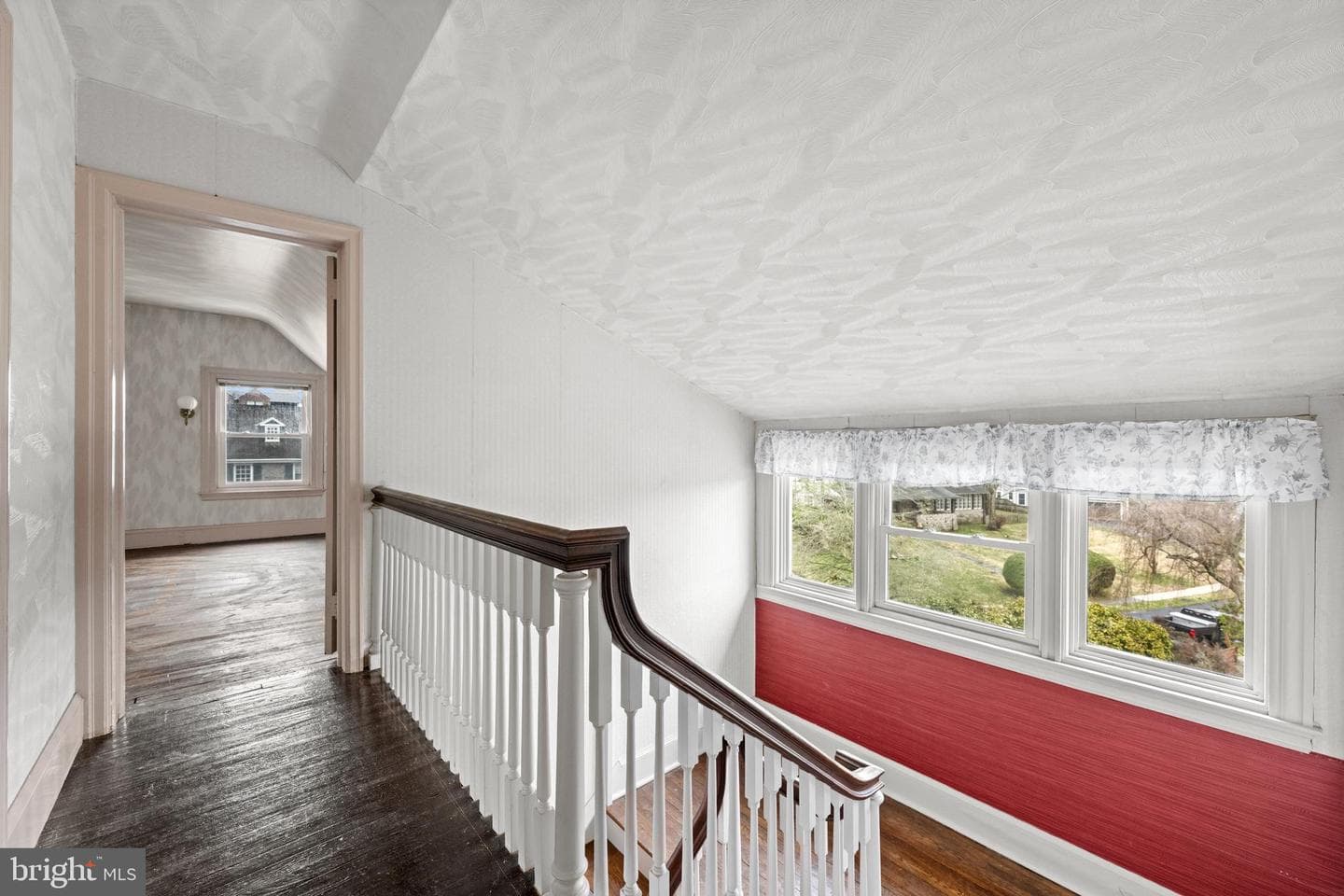 111 E Montgomery Avenue photo 40