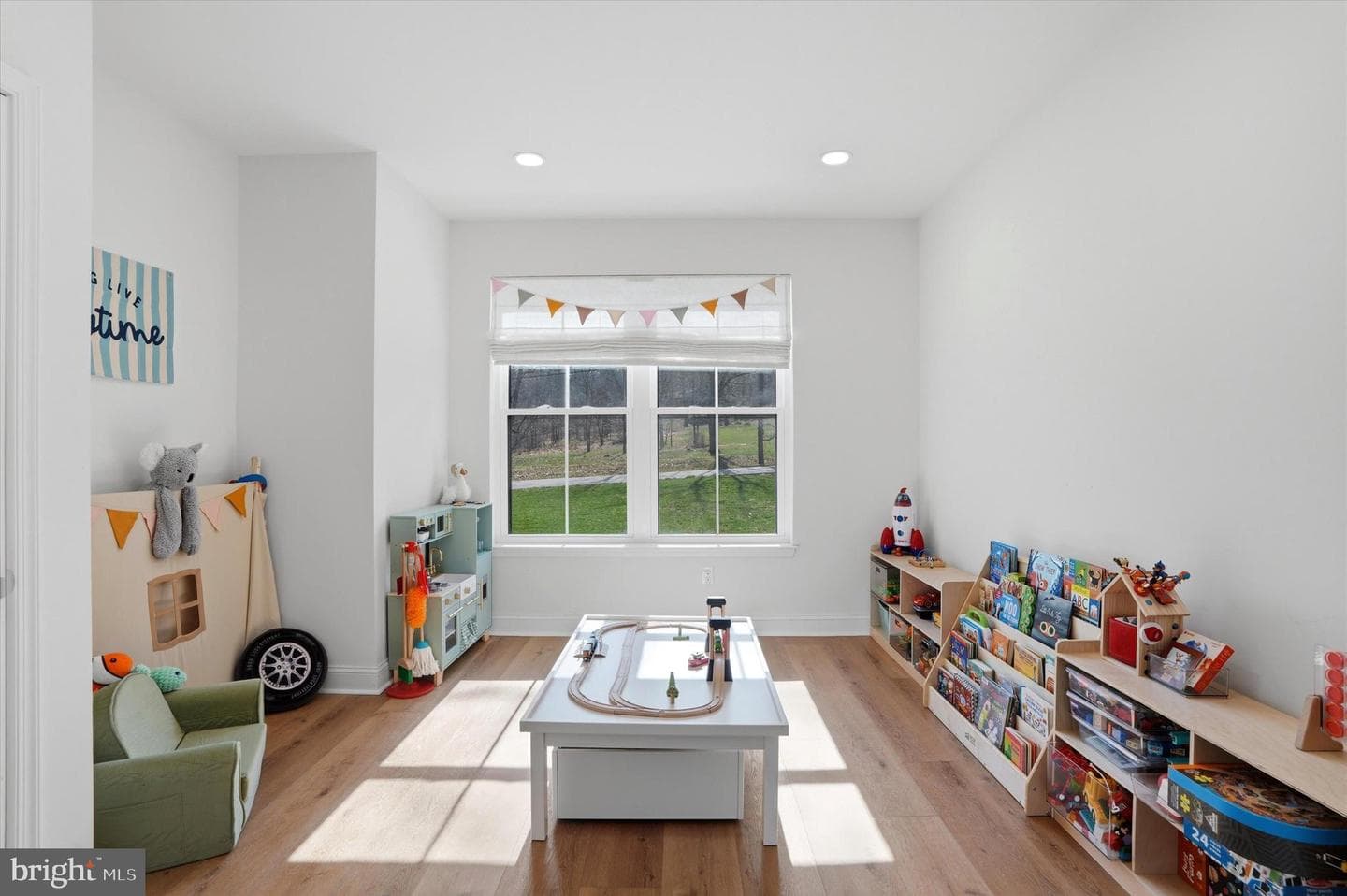 41 S Grange Avenue photo 22