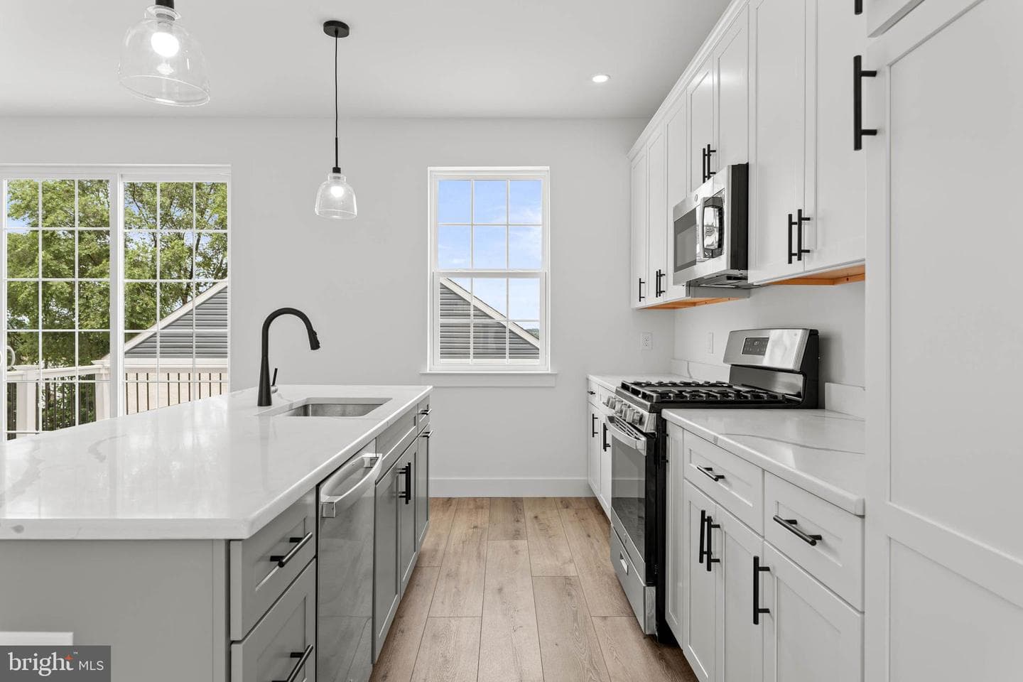 207 W Eighth Street, Bridgeport