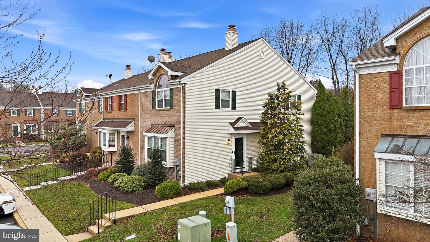 33 Stafford Square photo 2
