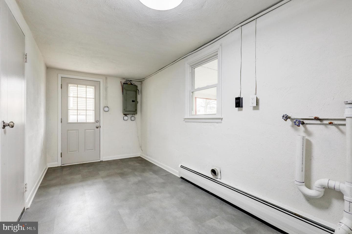 1118 Emerald Avenue photo 32