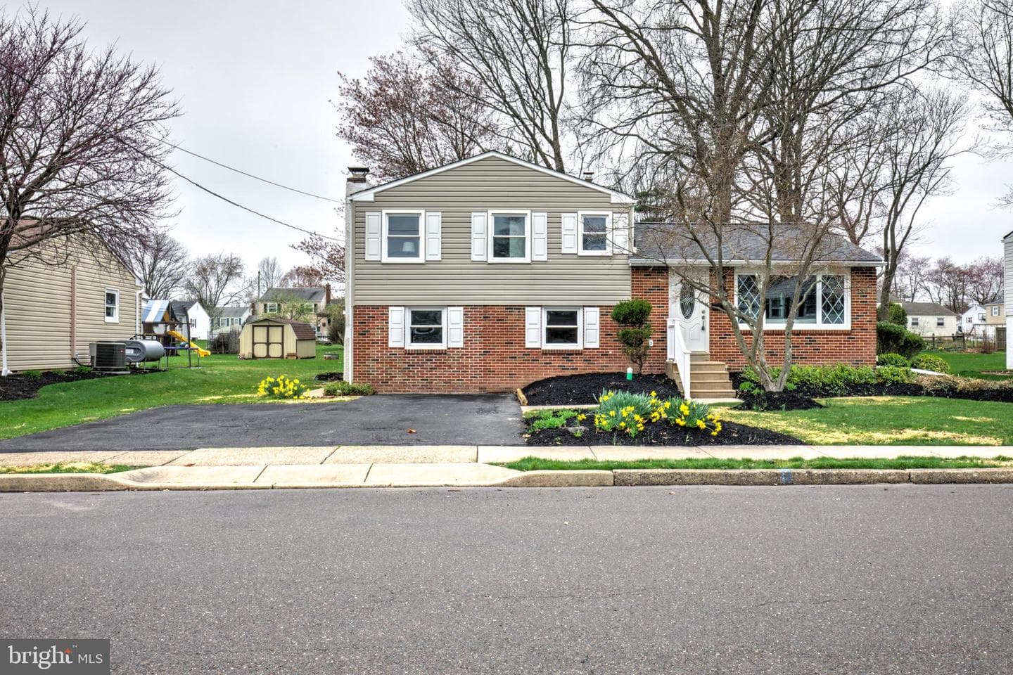 1118 Emerald Avenue photo 35