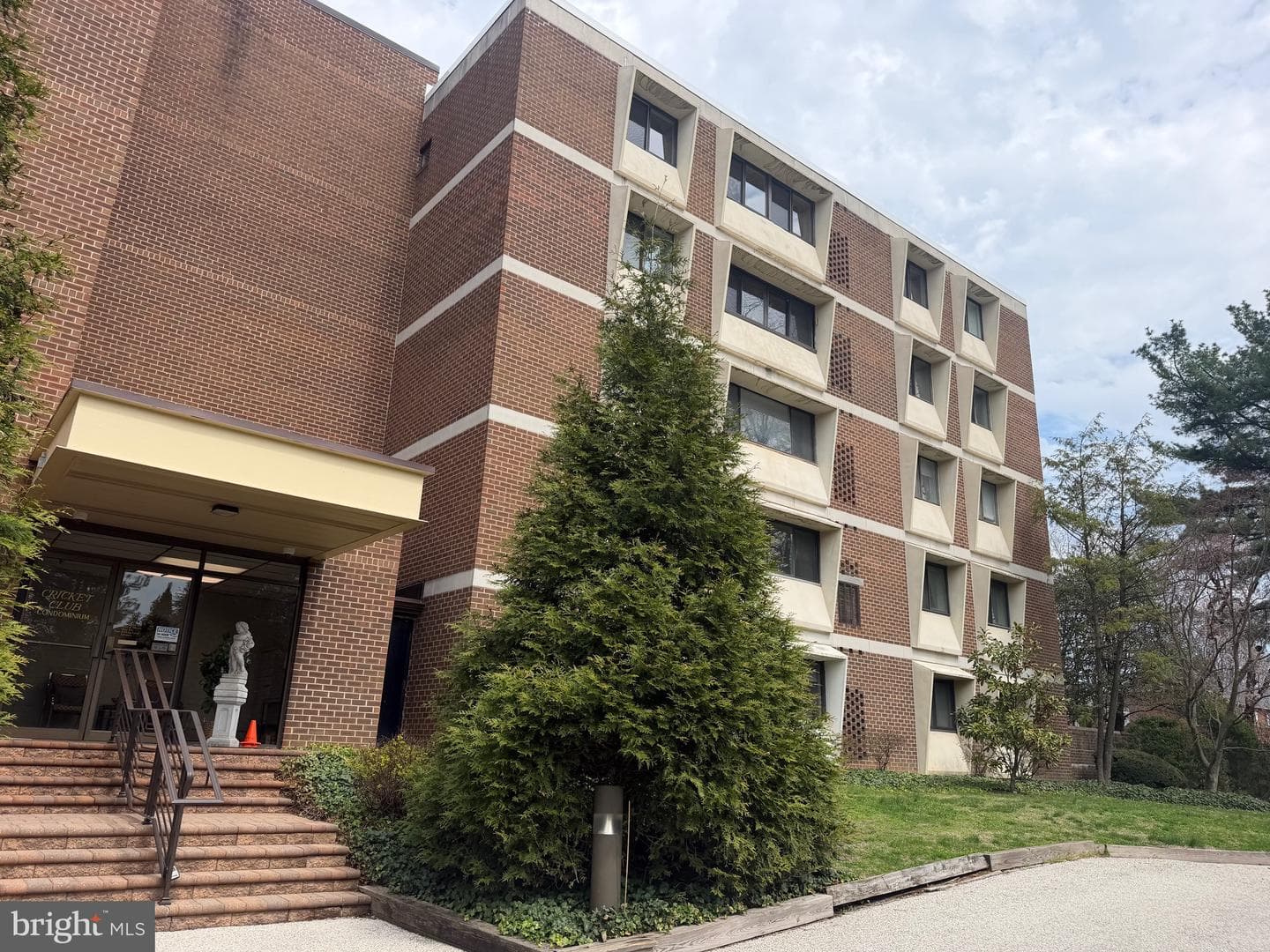 103 W Montgomery Avenue #2-E