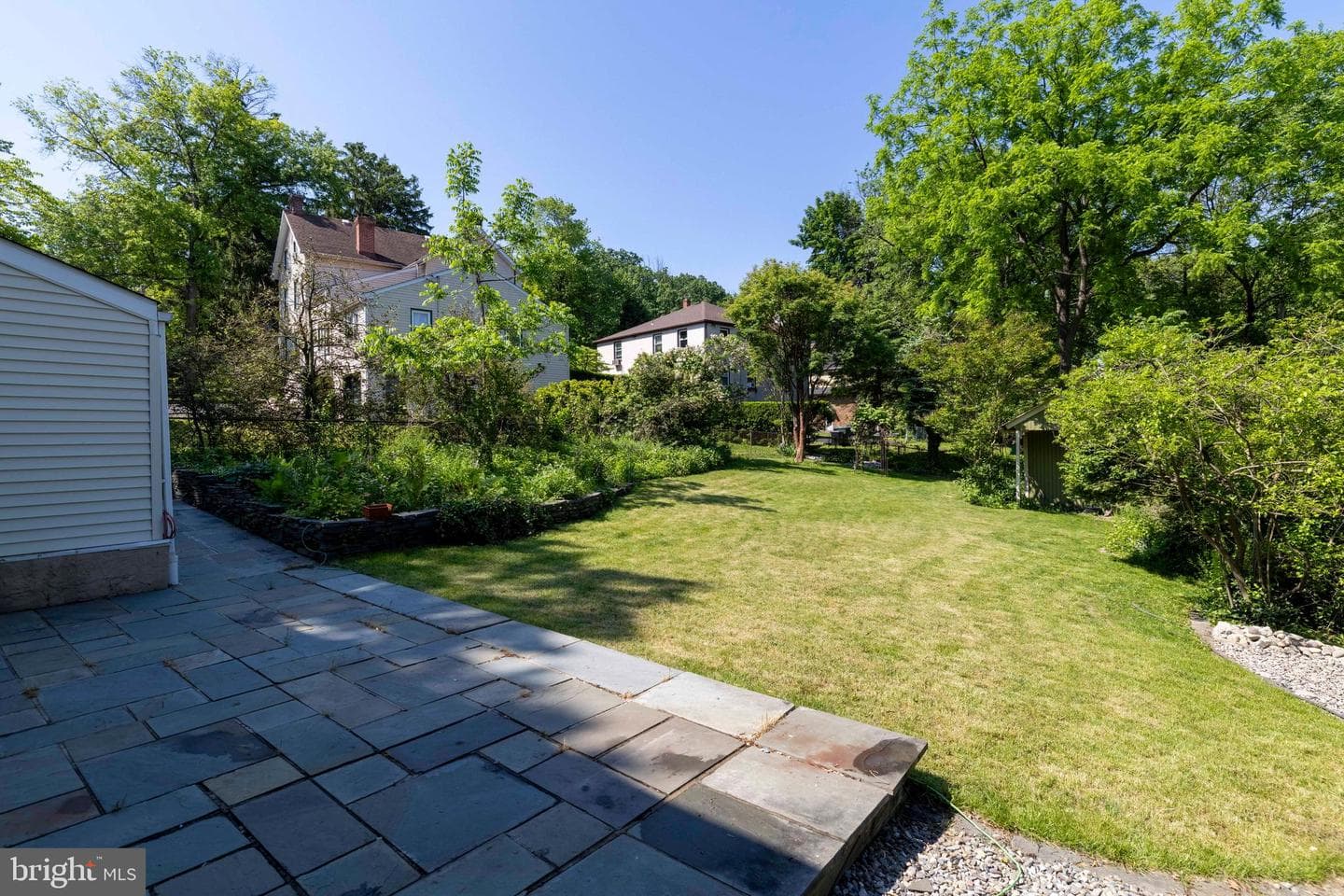 950 Bradfield Road photo 36