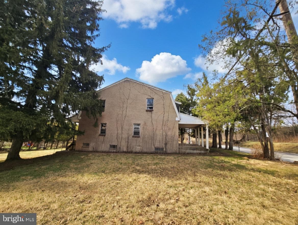 395 Evergreen Road photo 3