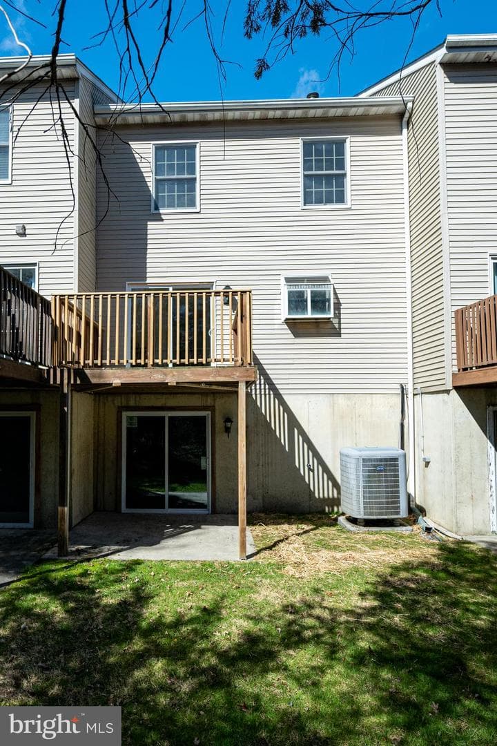 1146 Valley Stream Drive photo 5