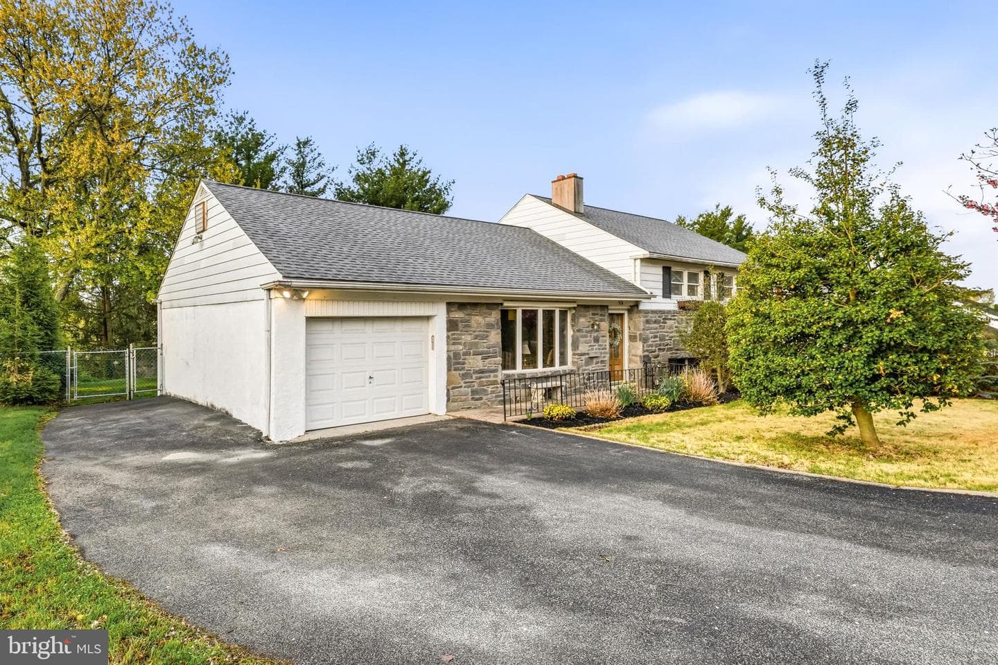 574 General Armstrong Road photo 3