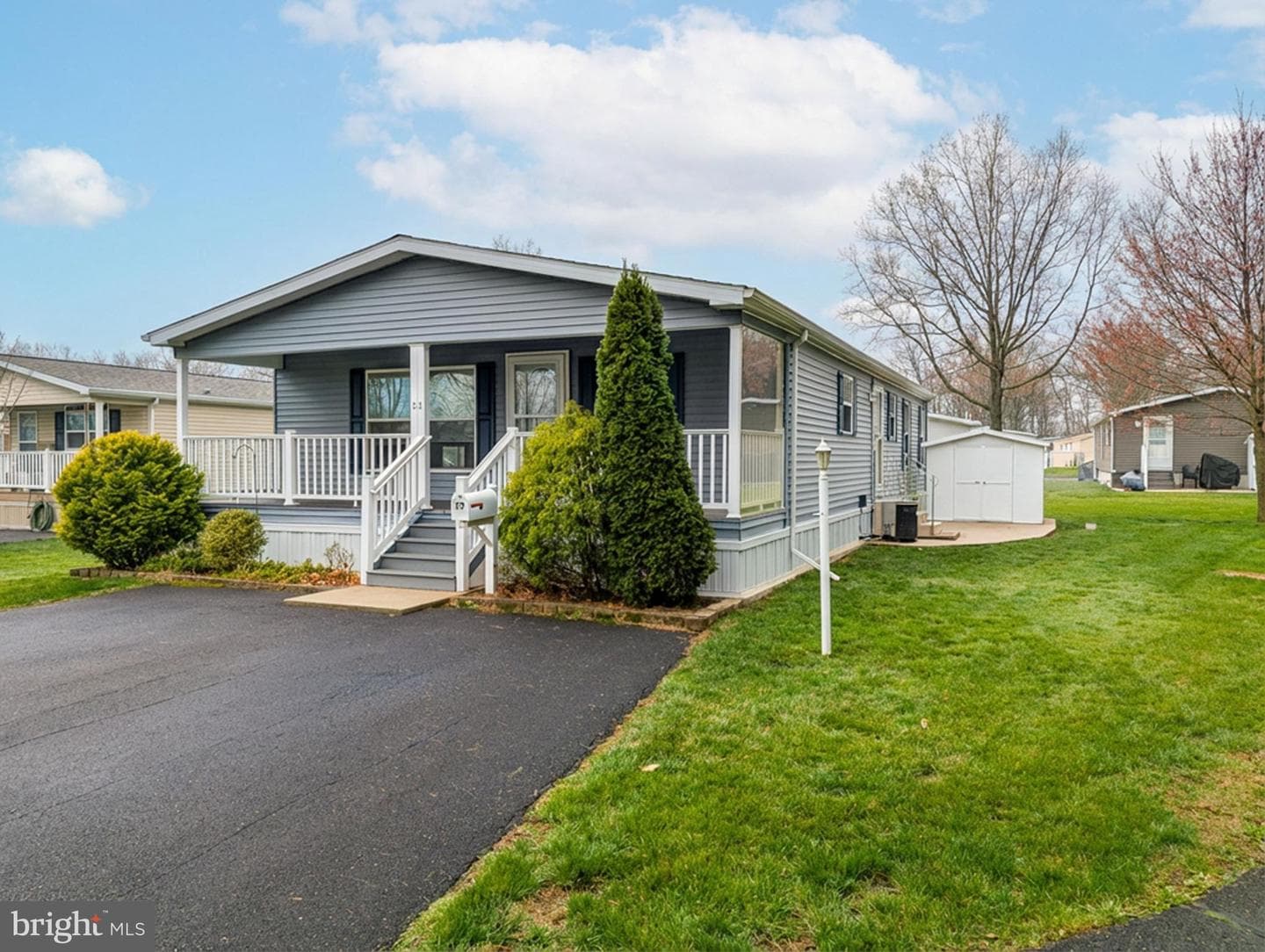 22 Holiday Avenue photo 2