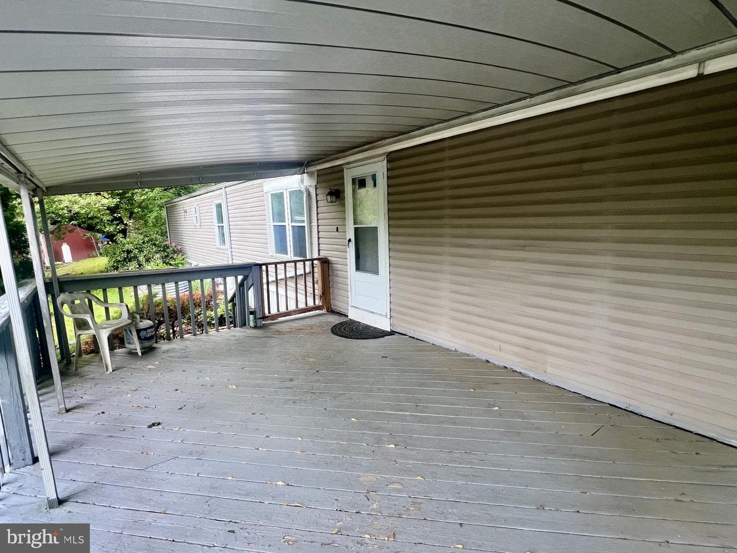 910 Lakeview Drive photo 3