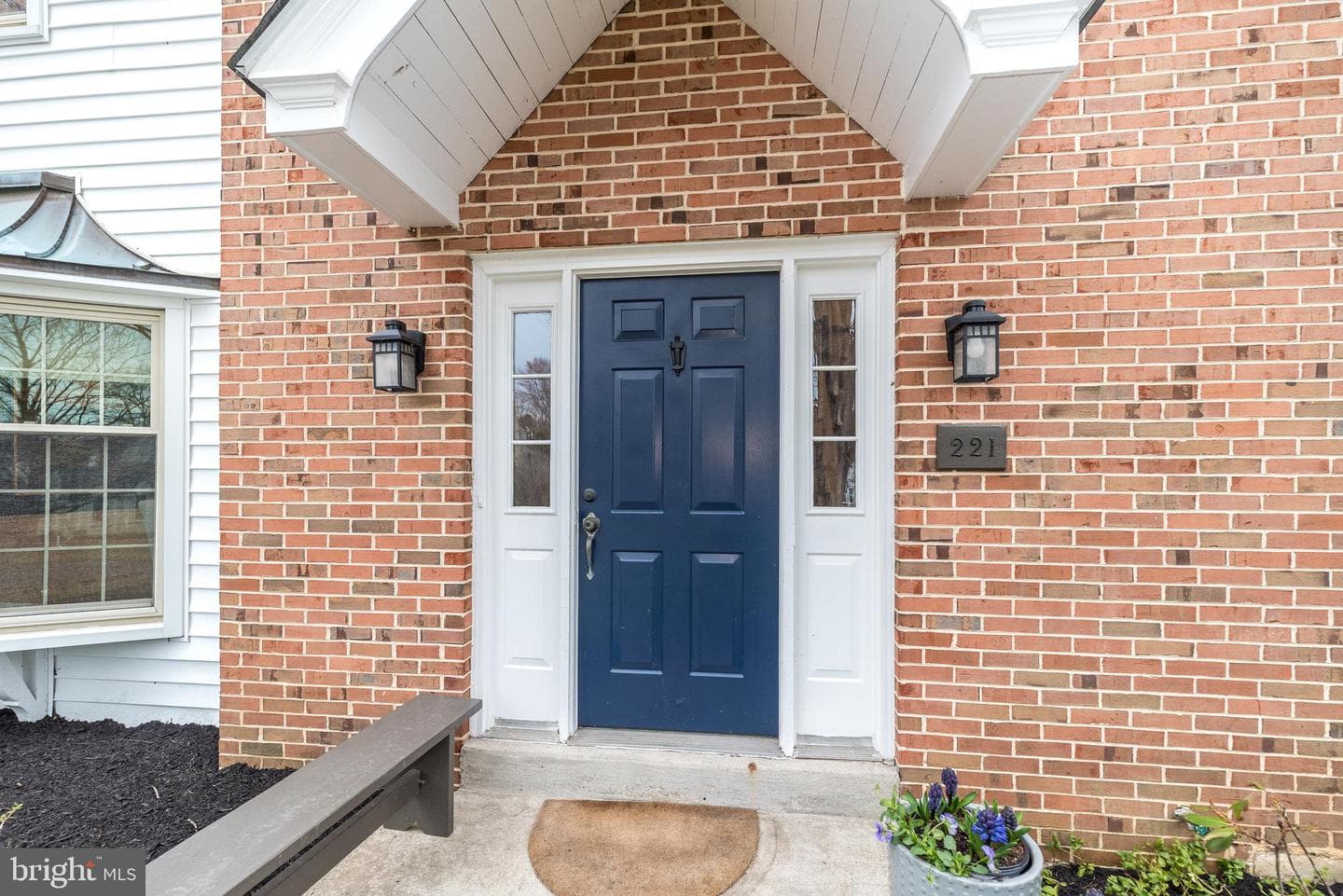 221 Stefan Place photo 4