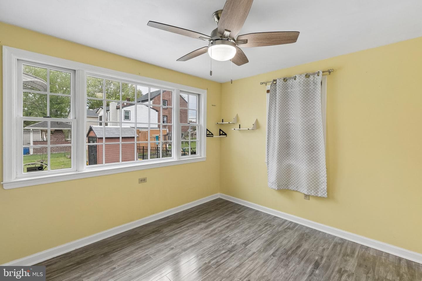 556 Anne Street photo 23