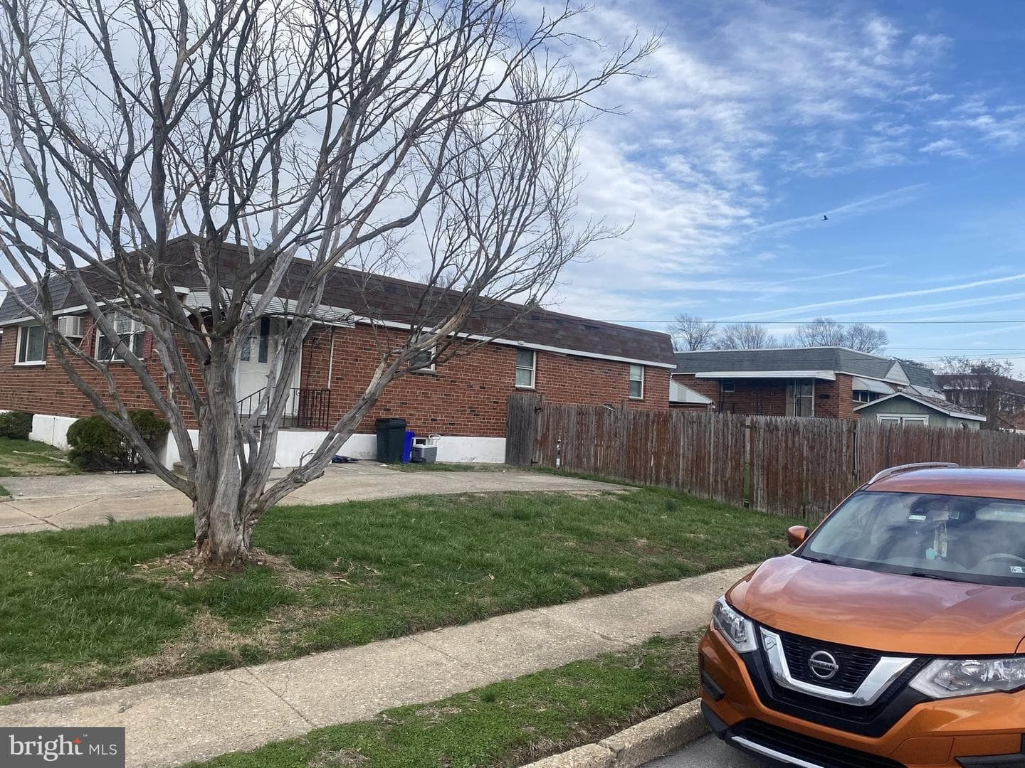 633 Turf Lane photo 2