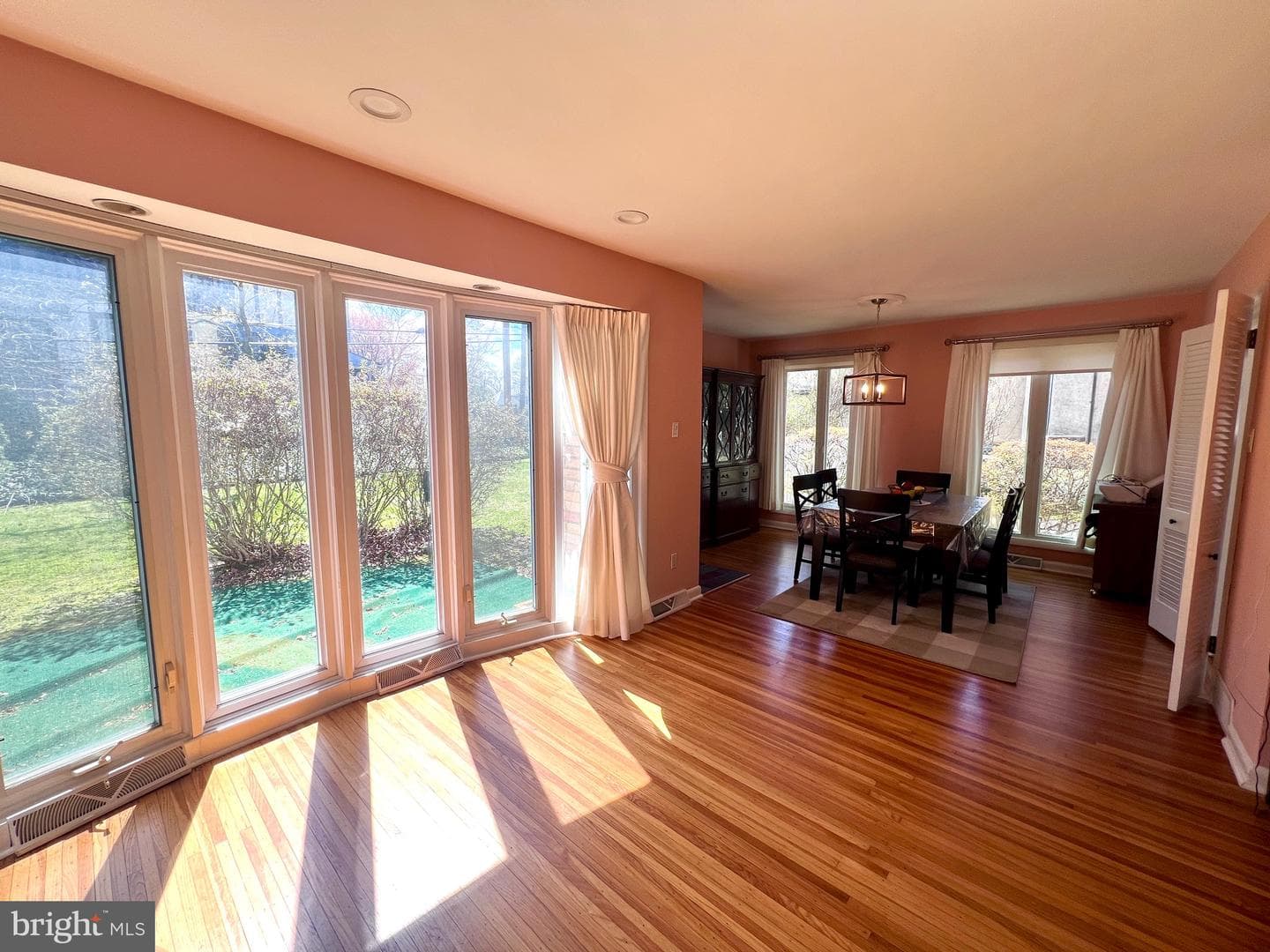 7919 Heather Road photo 10