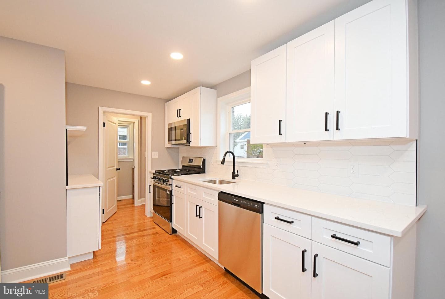 507 Croyden Road photo 17
