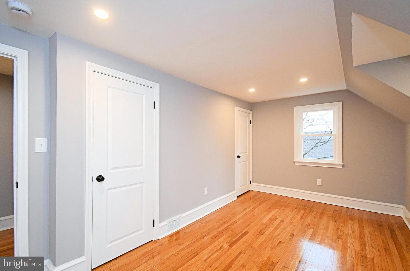 507 Croyden Road photo 31