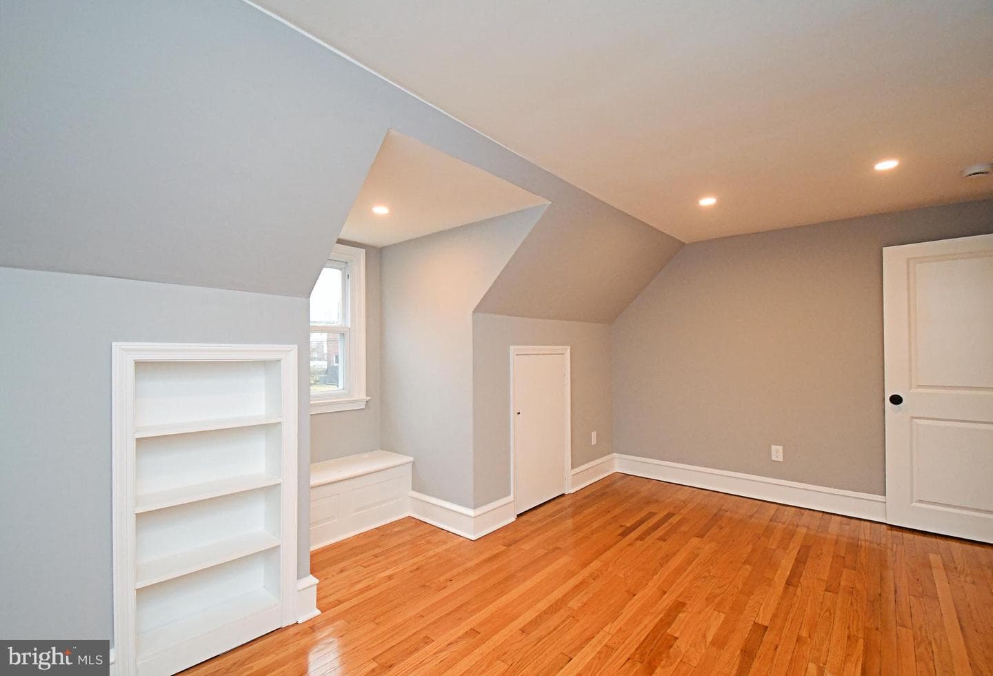507 Croyden Road photo 32