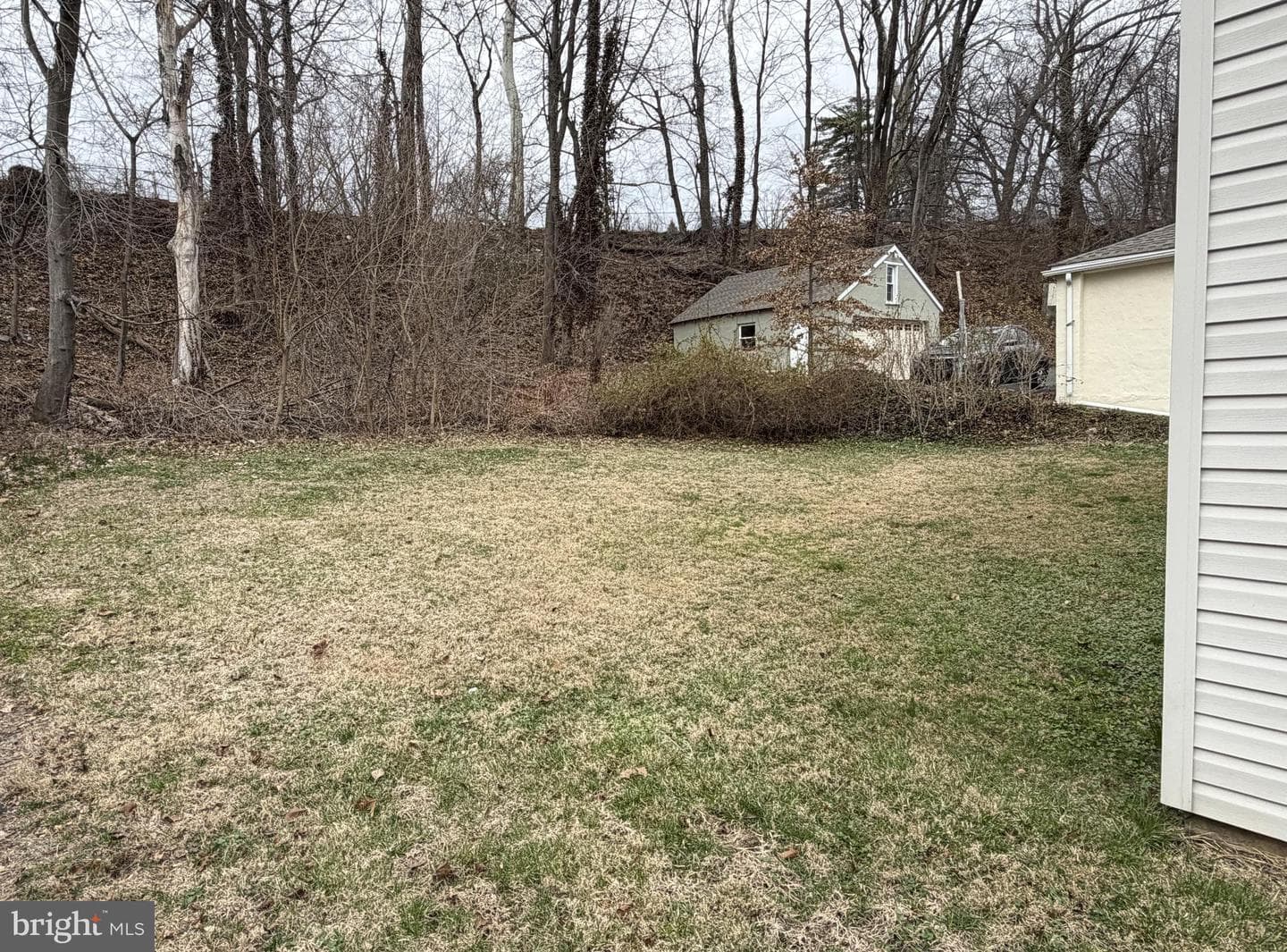 118 Egerton Avenue photo 11