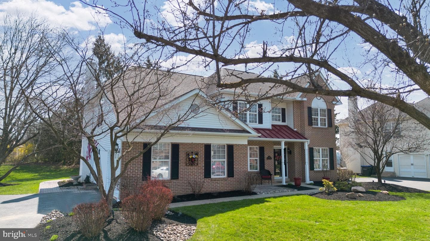 492 Shakespeare Drive photo 3