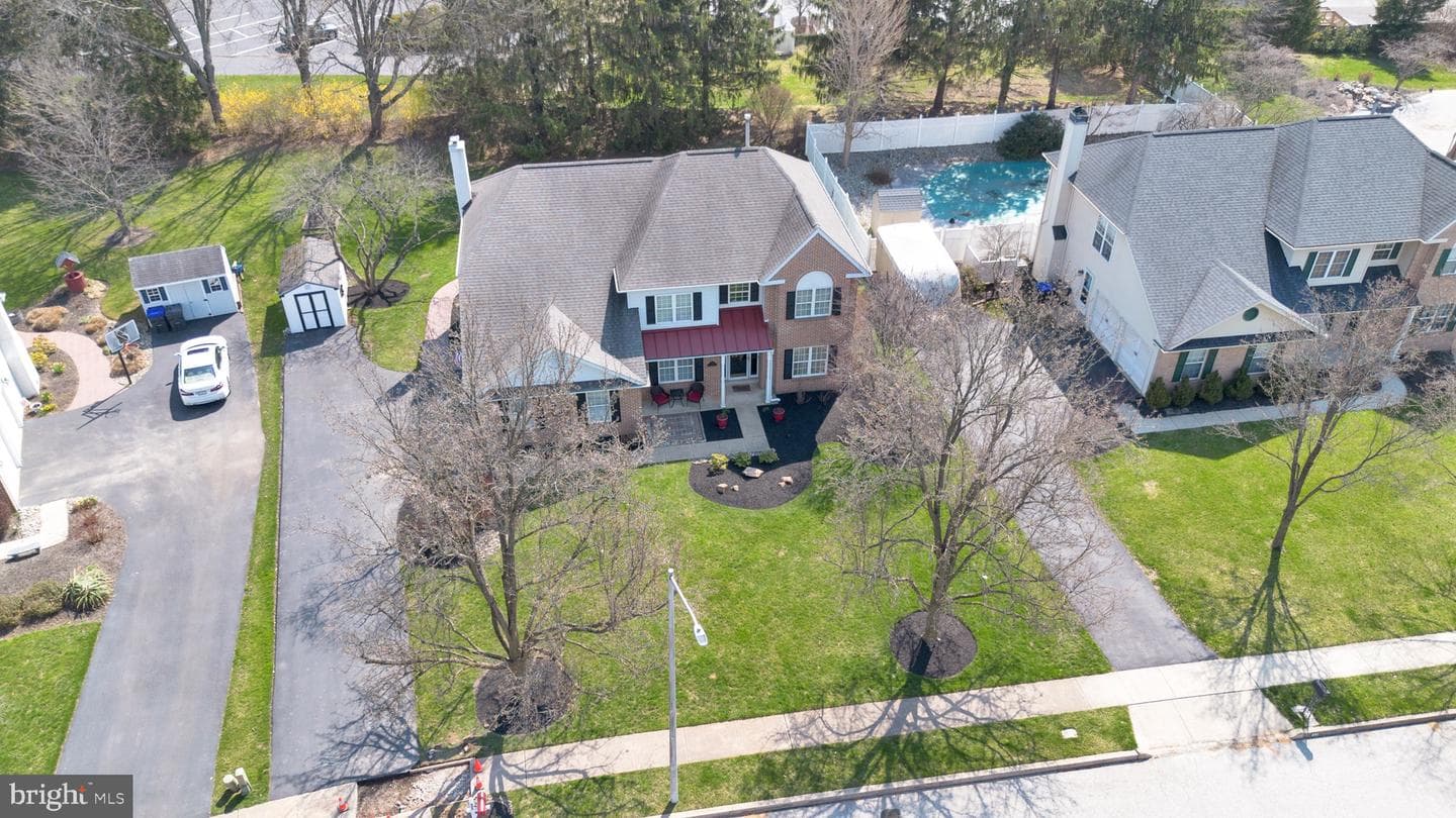 492 Shakespeare Drive photo 9