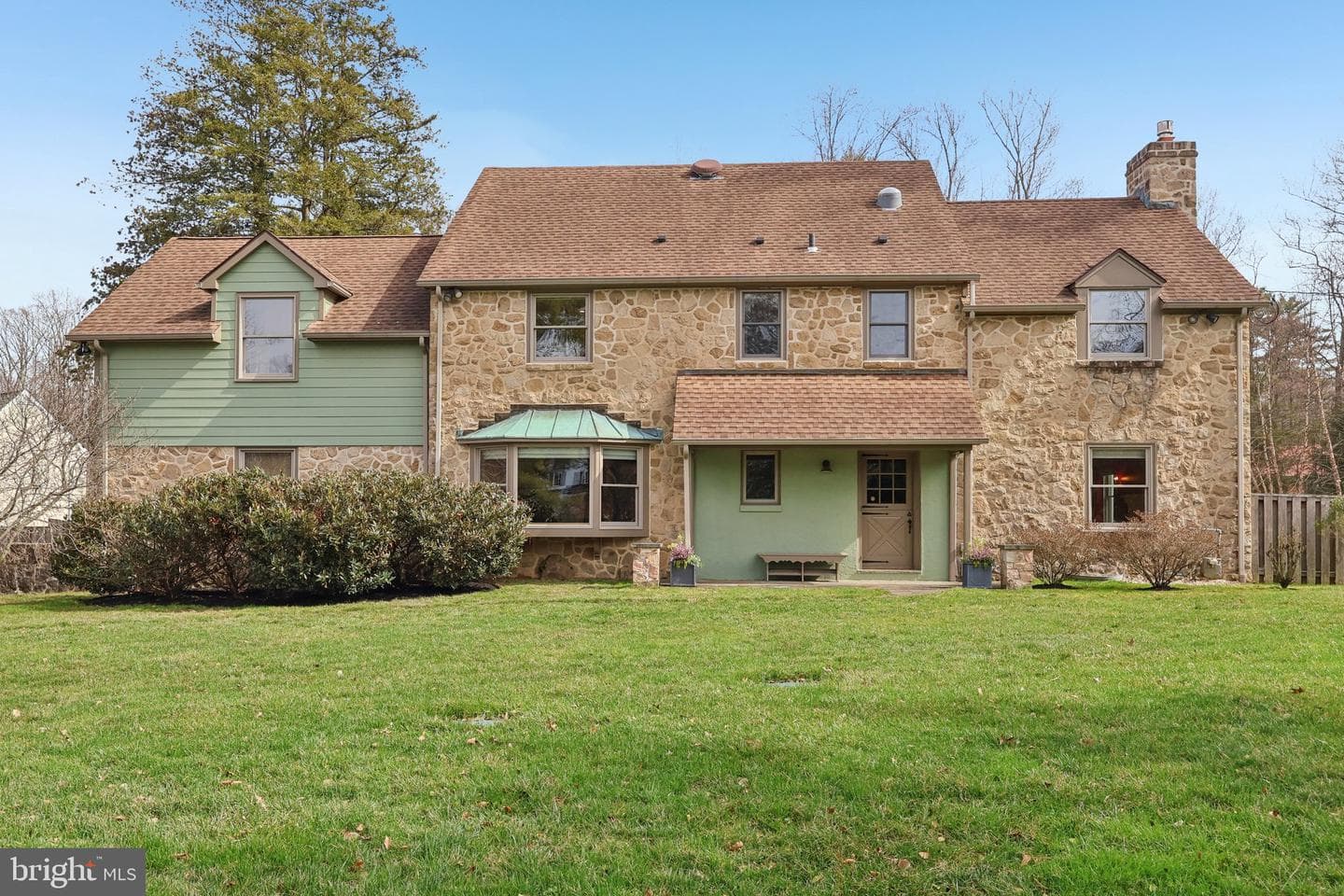 260 Mathers Road photo 2