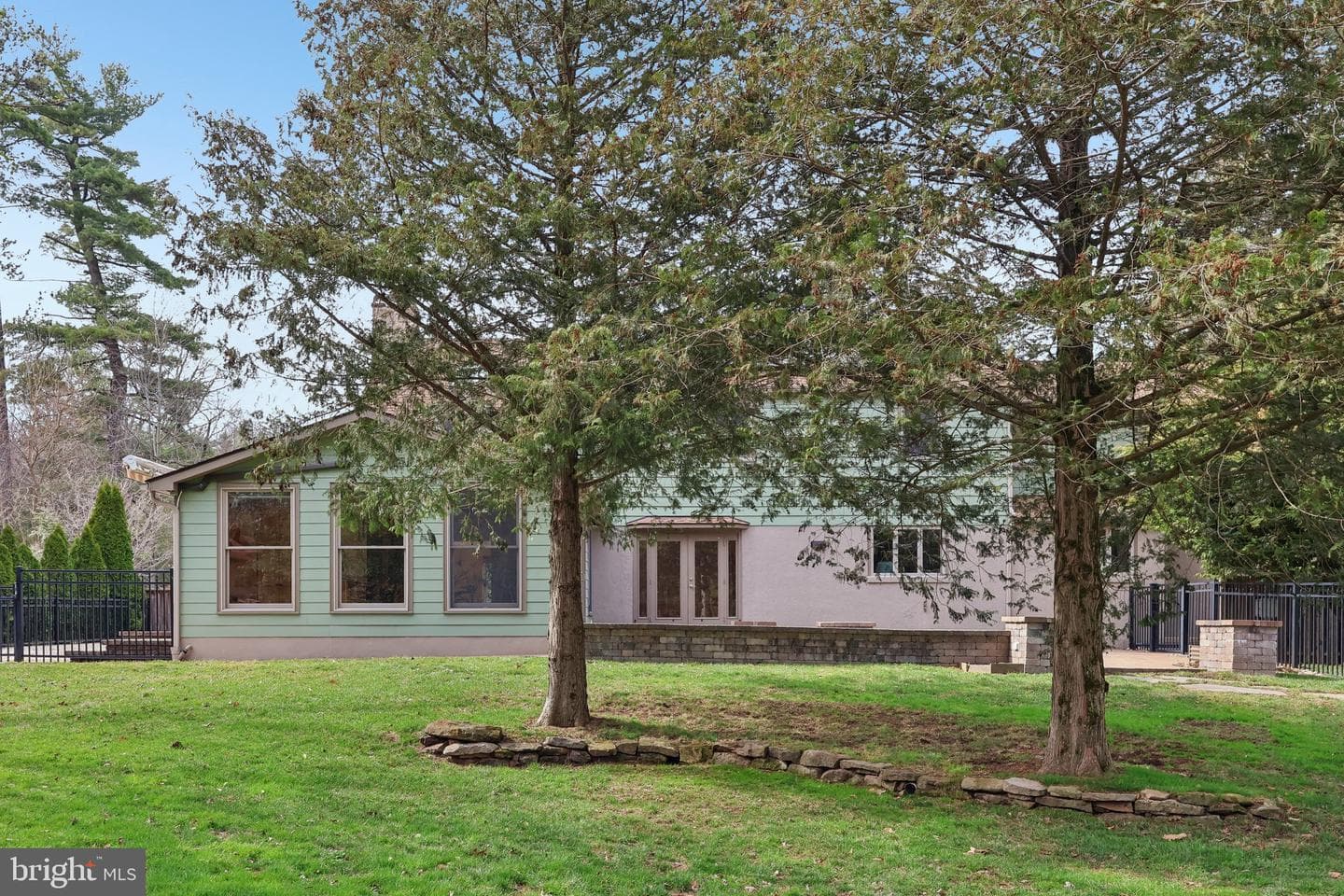 260 Mathers Road photo 61