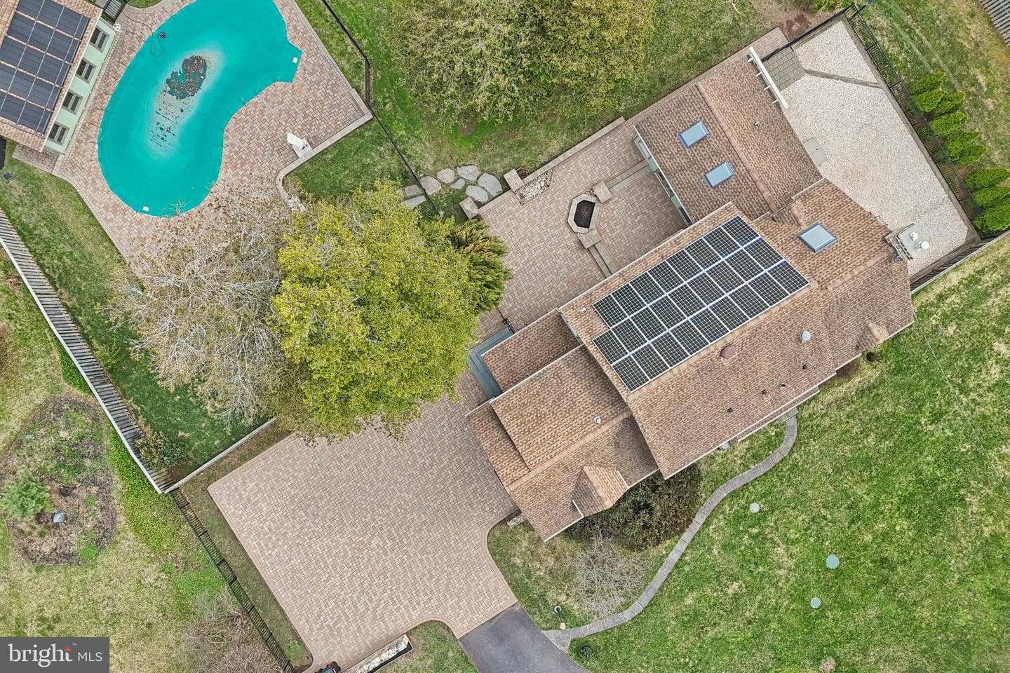 260 Mathers Road photo 77
