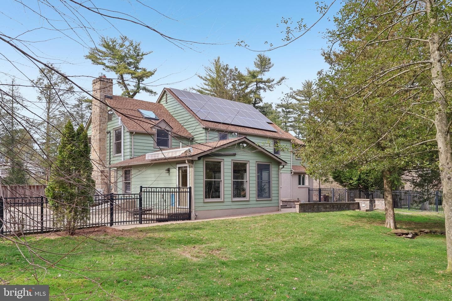 260 Mathers Road photo 82