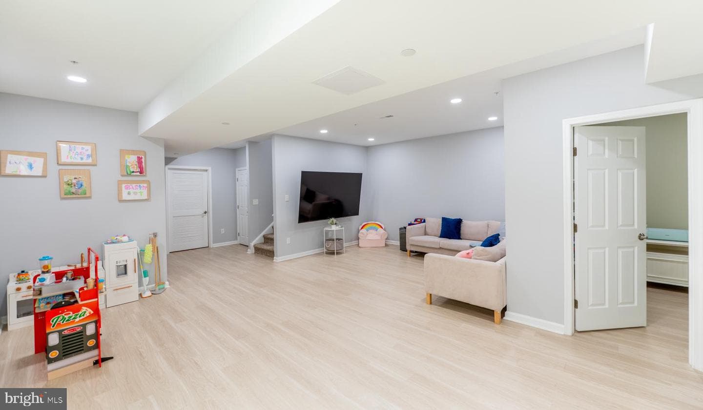 325 Goldman Drive photo 45