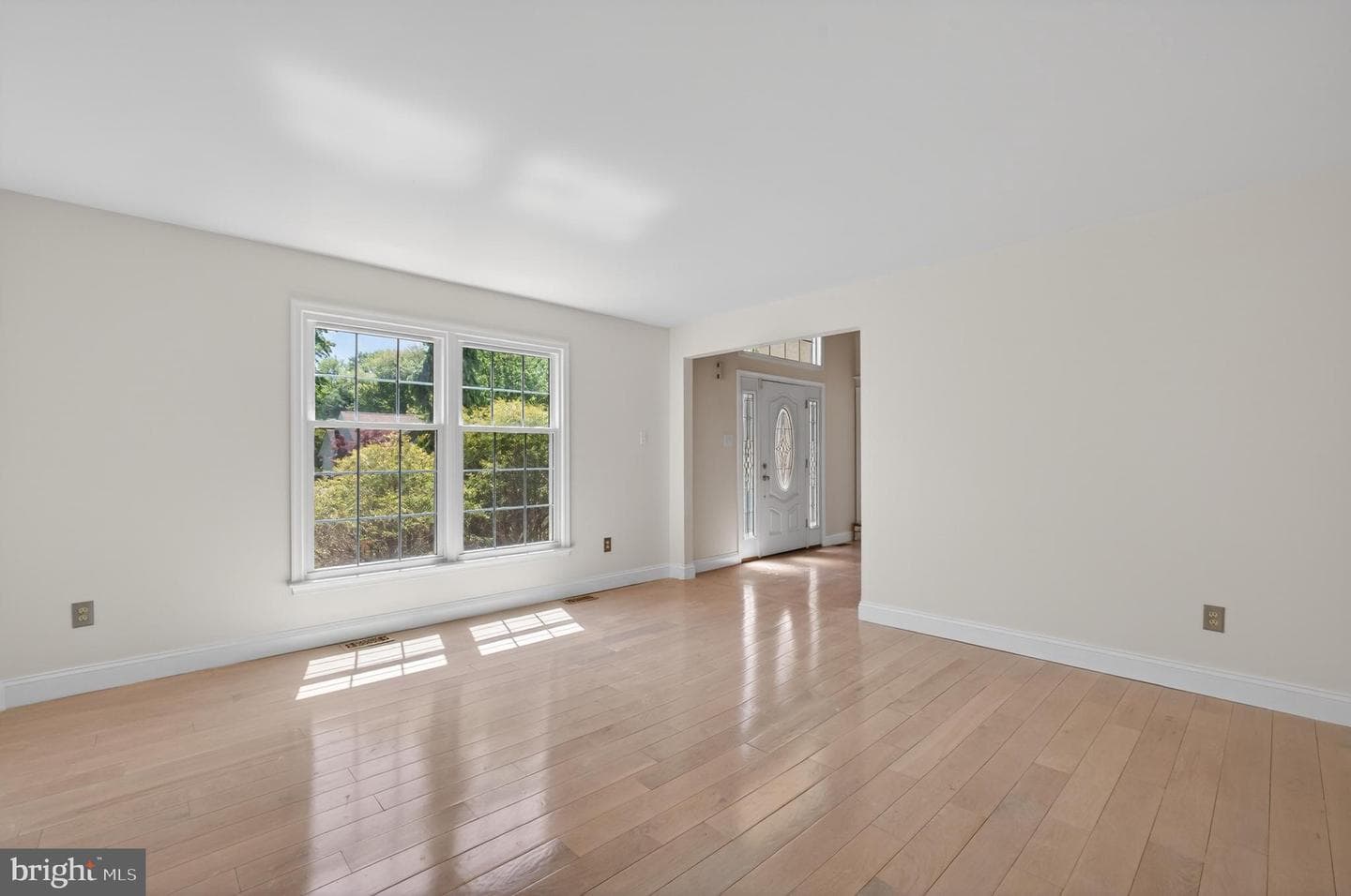 117 Oxford Lane photo 2