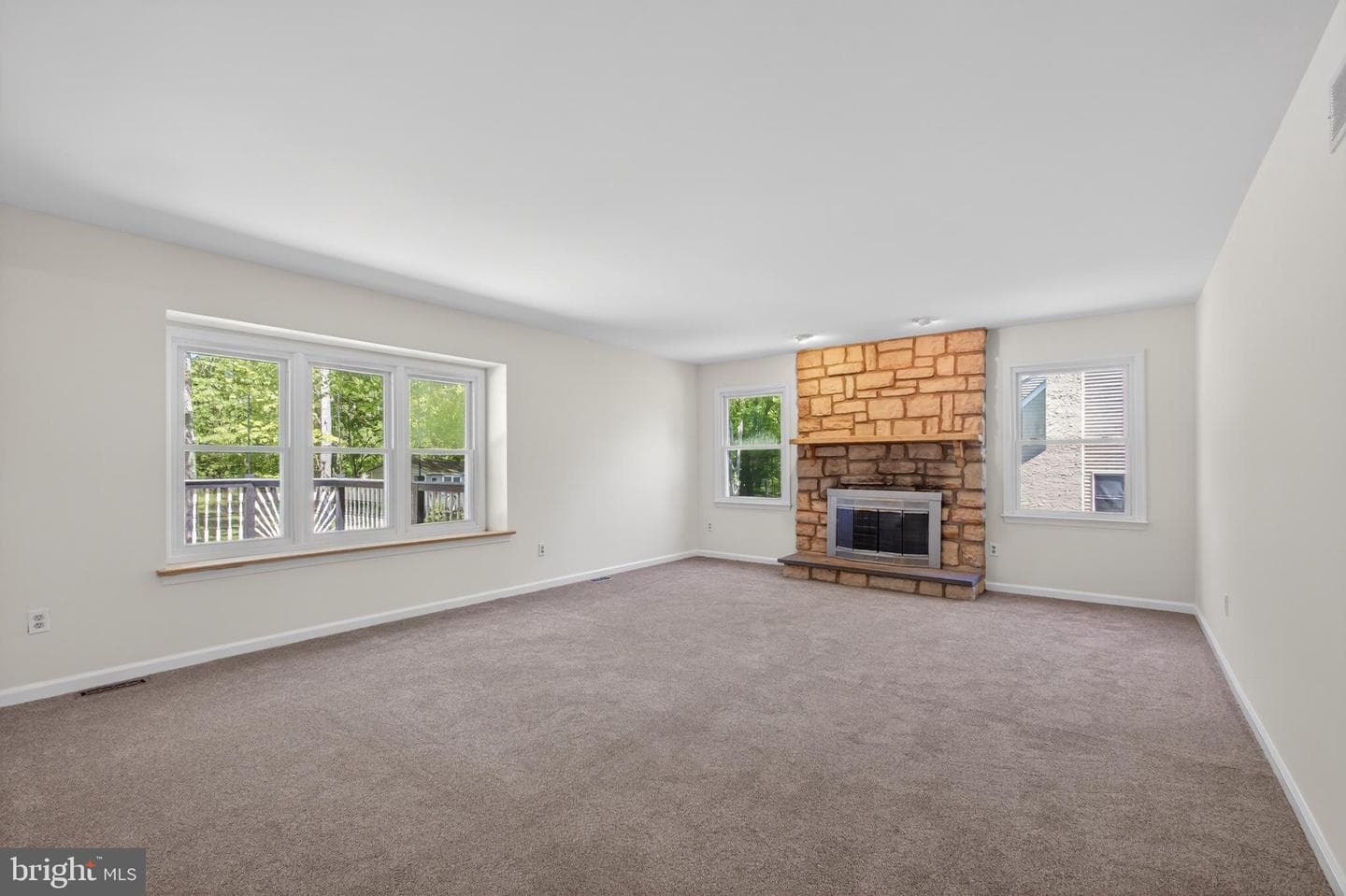 117 Oxford Lane photo 8