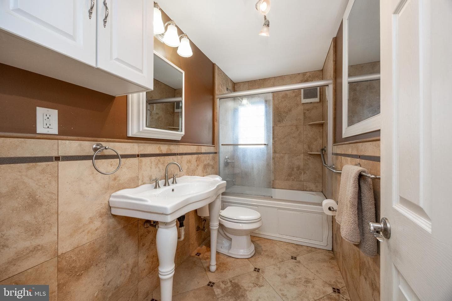 8101 Douglas Road photo 16