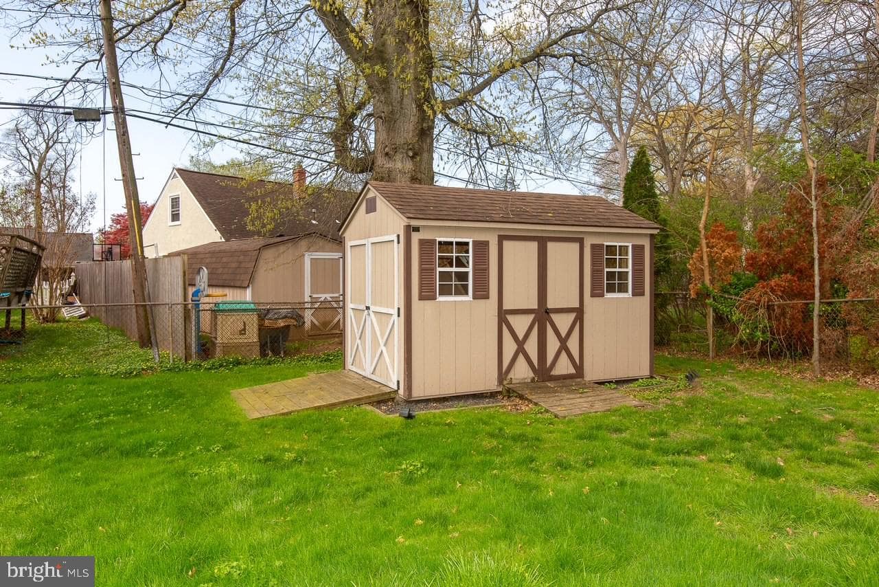 1724 Darland photo 36
