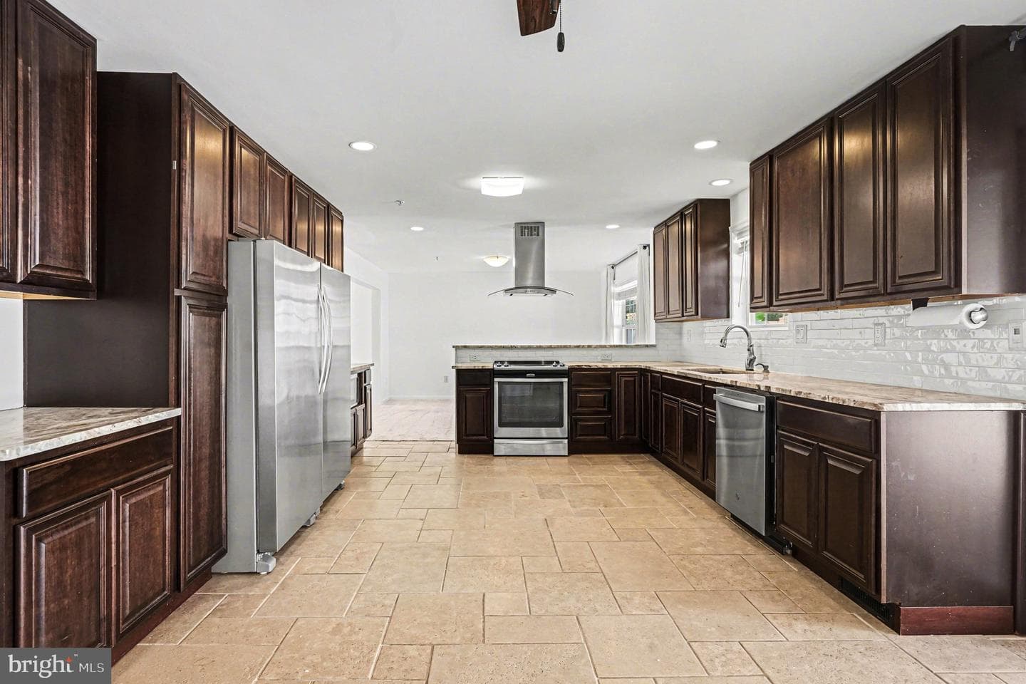 702 Crooked Lane photo 2