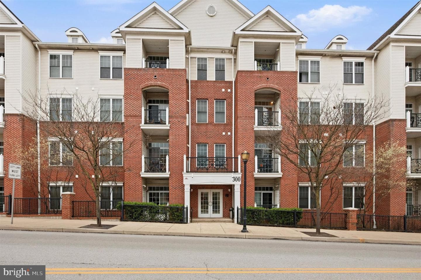 300 W Elm Street #2424