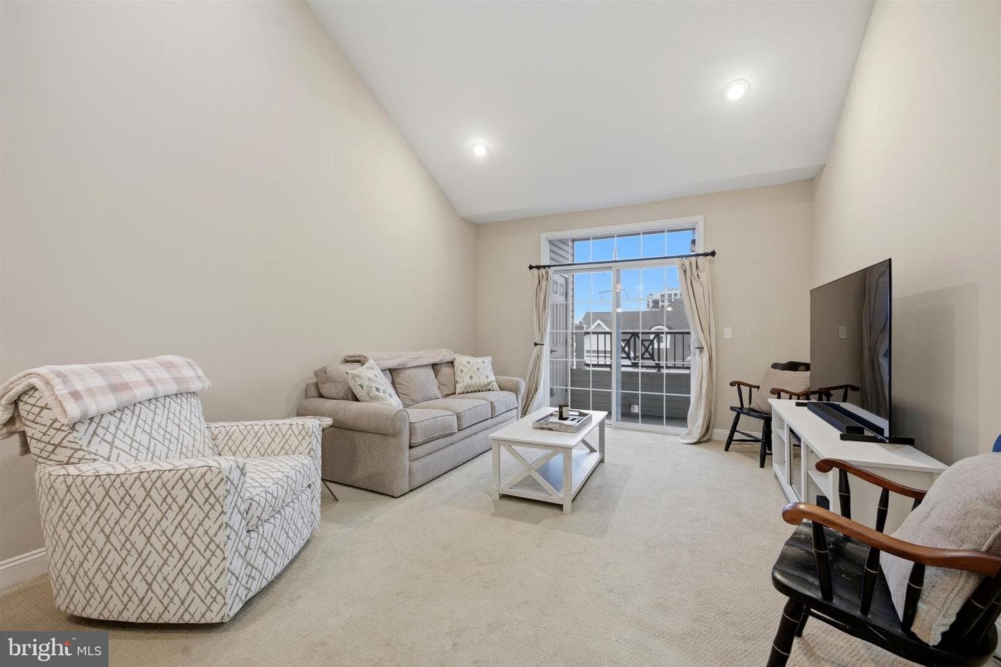 300 W Elm Street #2424 photo 4