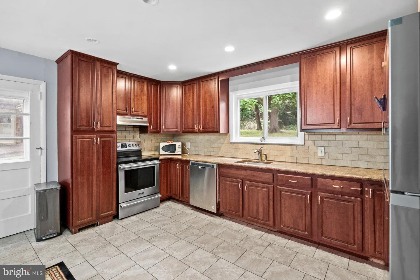609 Foster Road photo 11