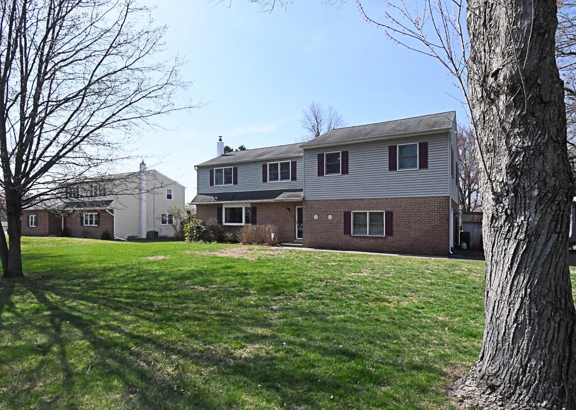 233 Broadway Avenue photo 2