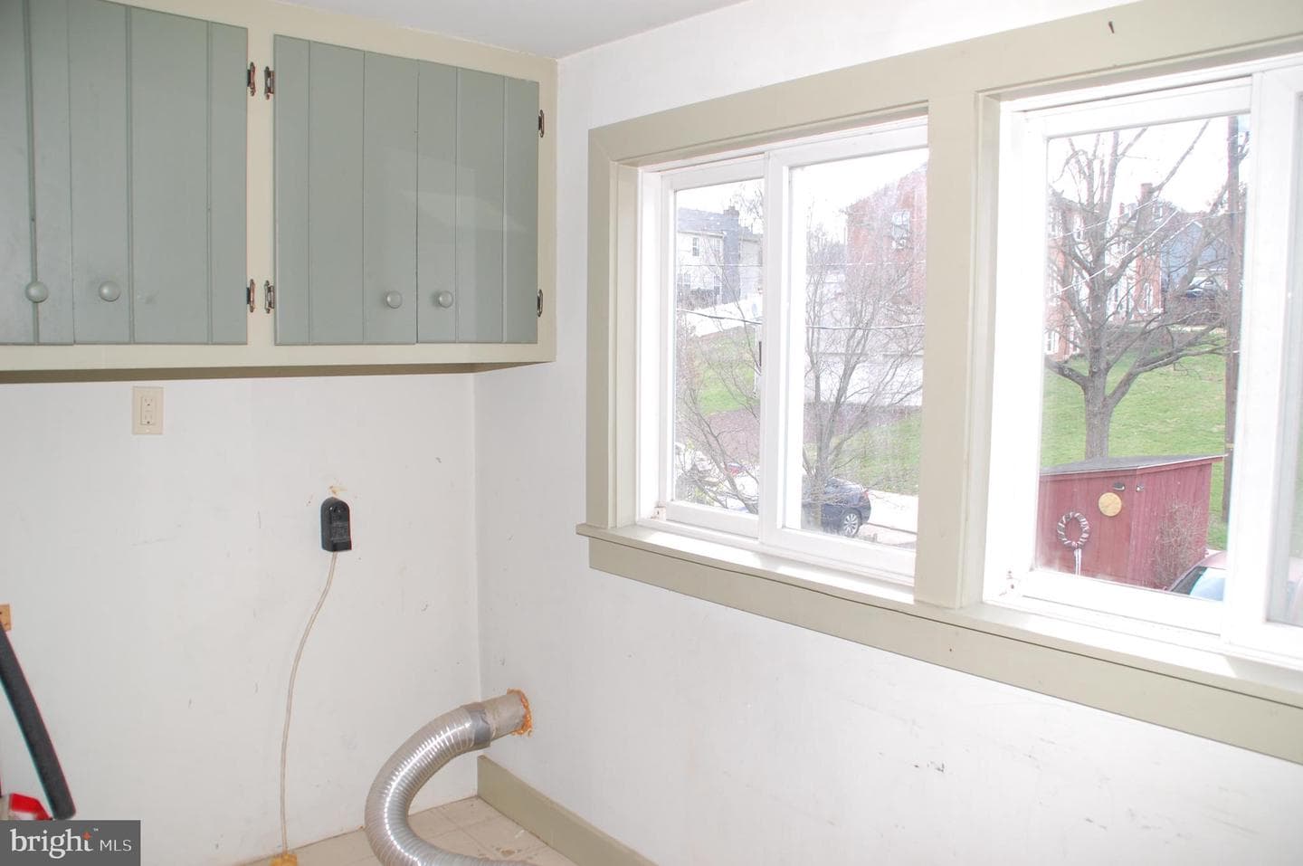 76 Hillside Avenue photo 11