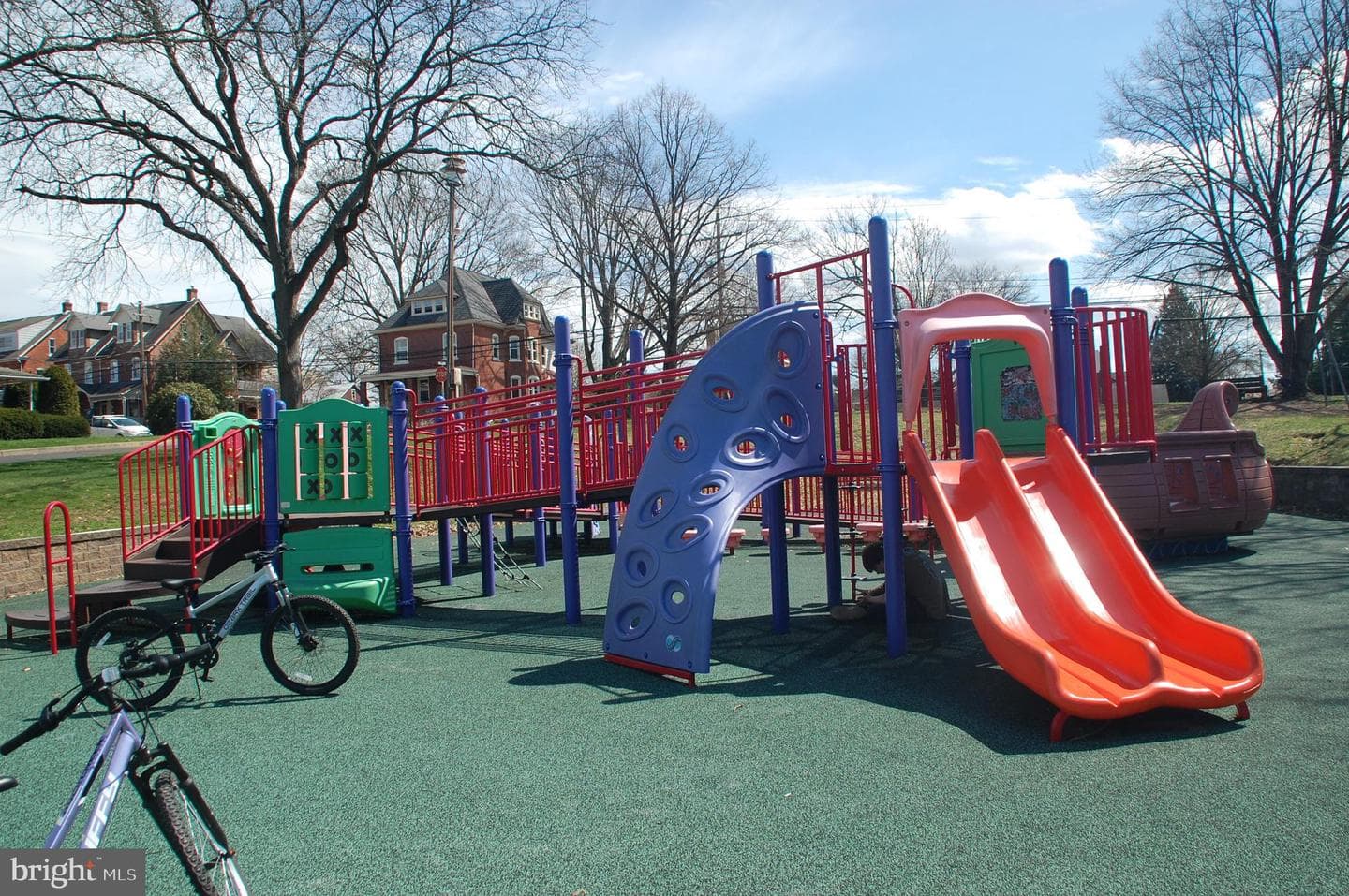 76 Hillside Avenue photo 32