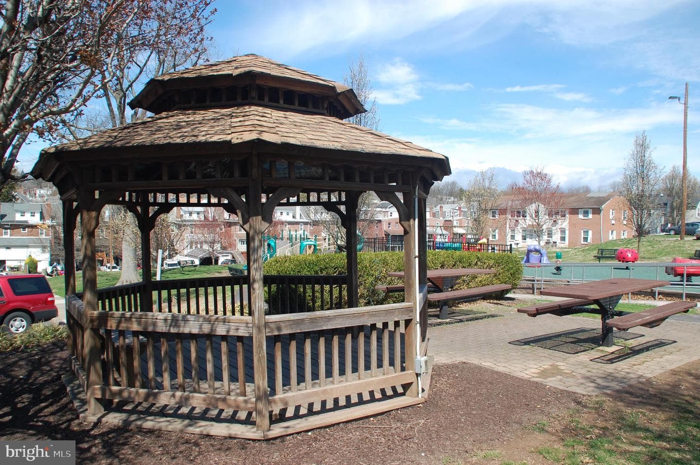 76 Hillside Avenue photo 34
