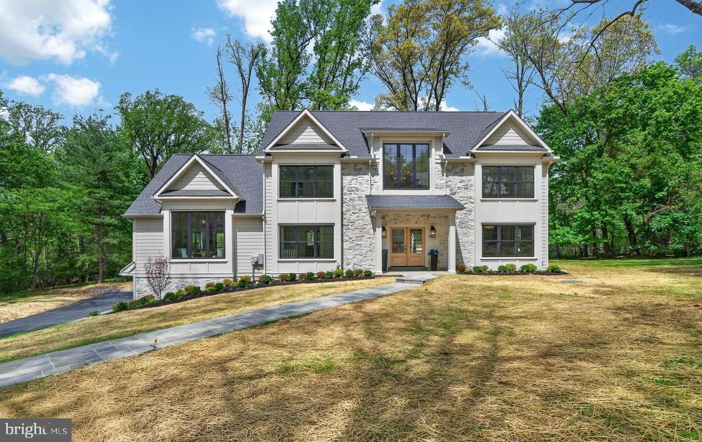 828 Summit Road photo 2