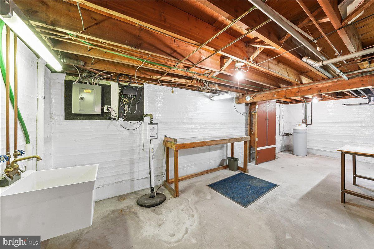 901 Columbia Avenue photo 28