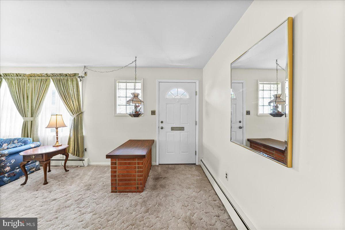 901 Columbia Avenue photo 3