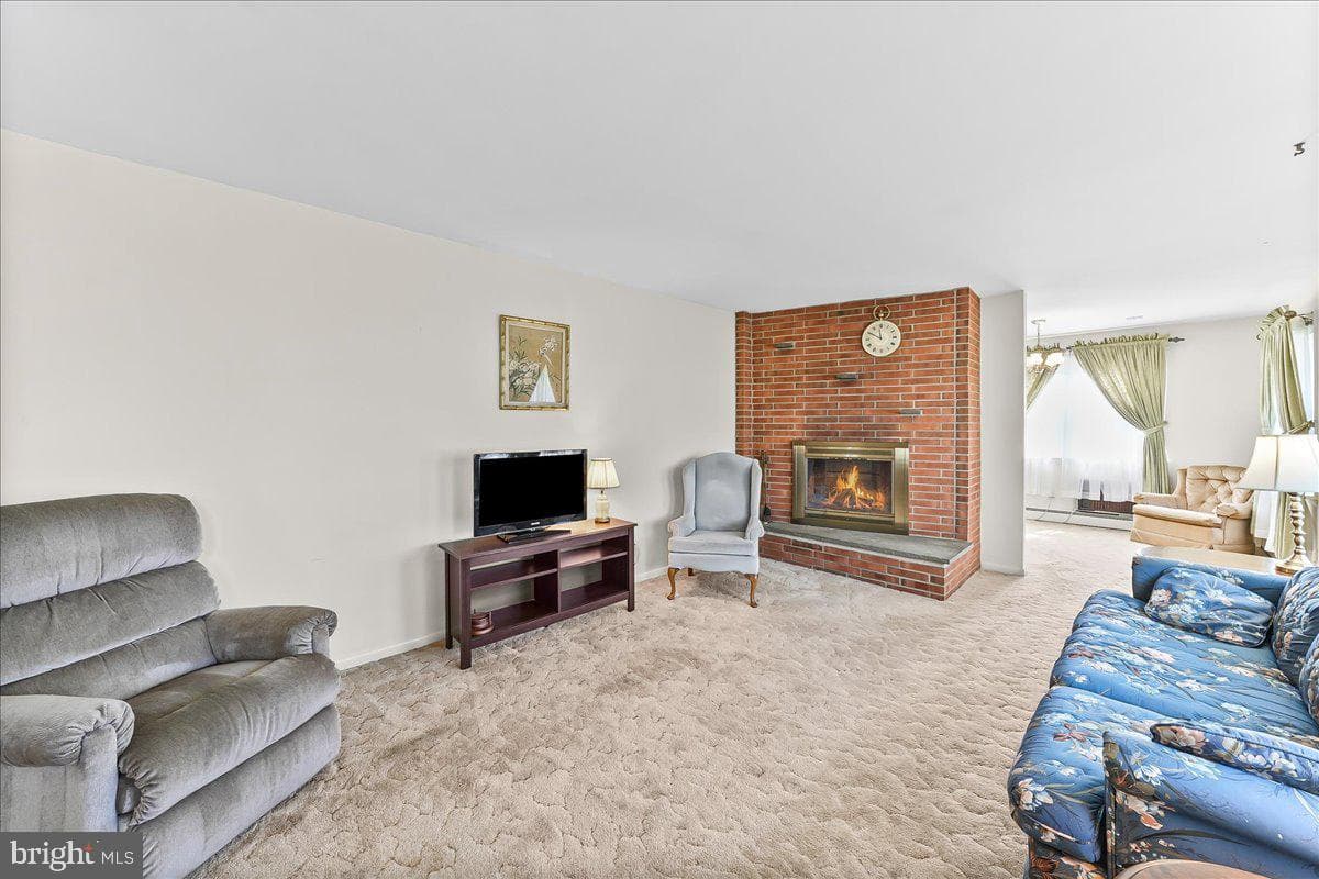 901 Columbia Avenue photo 6