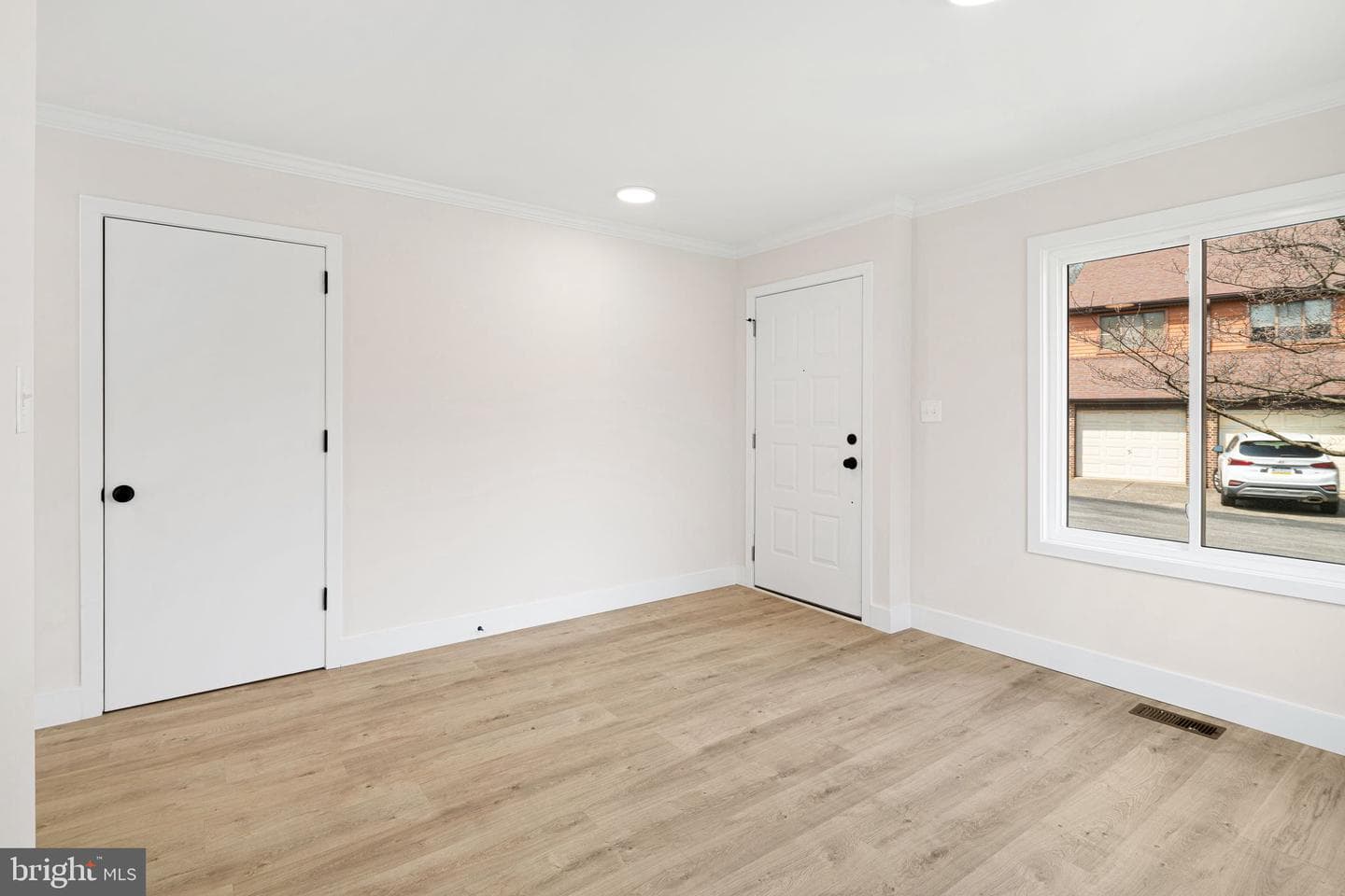 323 Winding Way photo 4