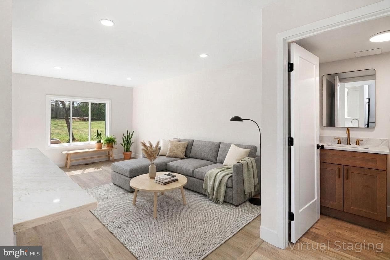 323 Winding Way photo 9