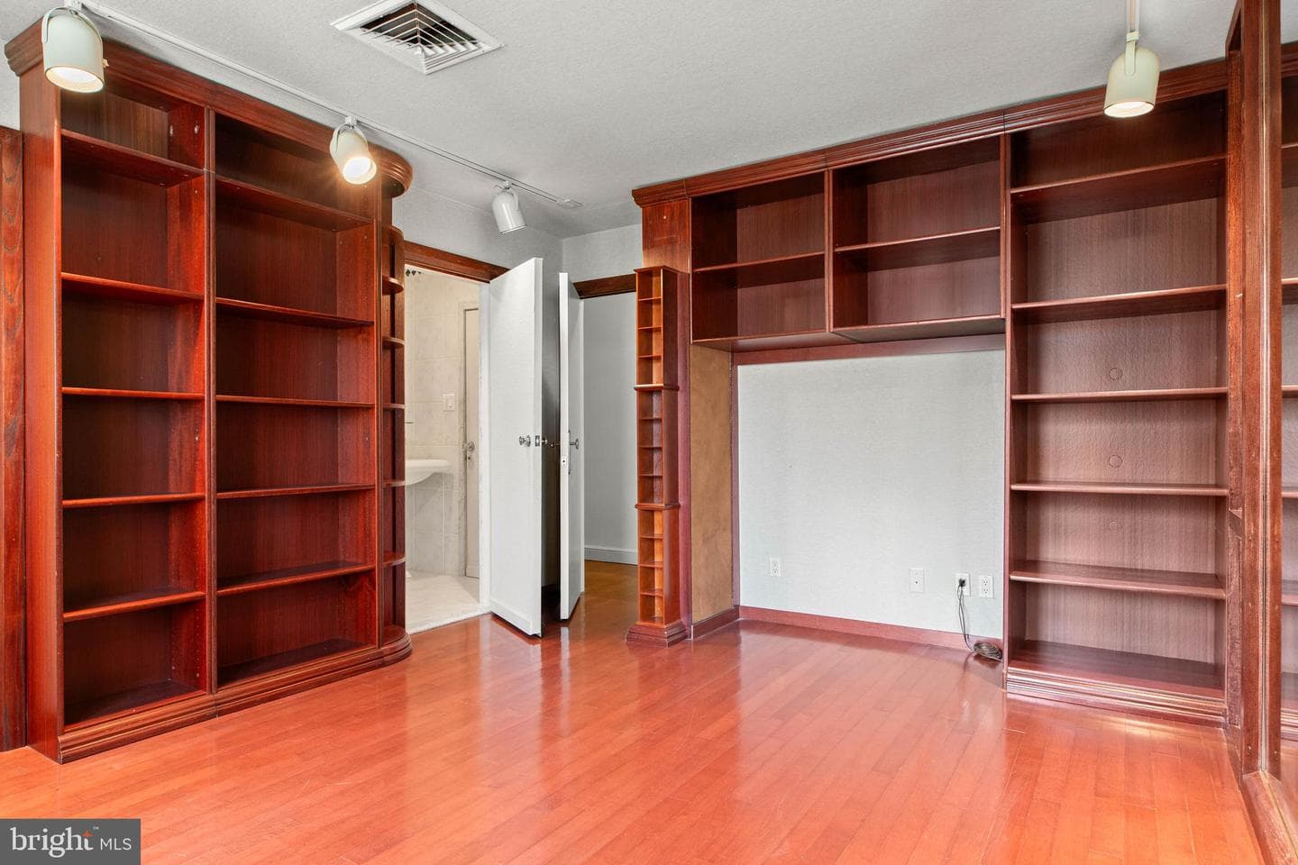 844 Bryn Mawr Avenue photo 41